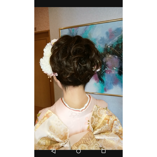 カールを散らしたアップ