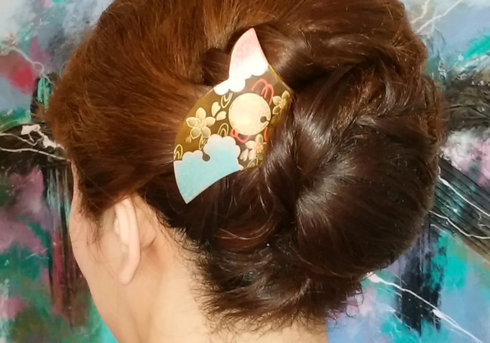 高くもなく、低くもなく、ふわっとまとめたアップ