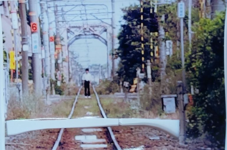 拡大プリントして、踏切部分が切り取られている